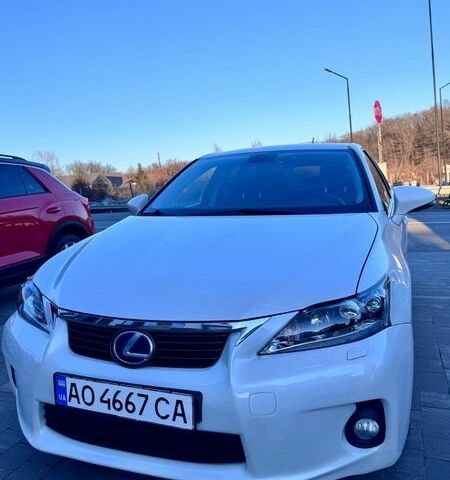 Белый Лексус СТ, объемом двигателя 1.8 л и пробегом 205 тыс. км за 12600 $, фото 1 на Automoto.ua