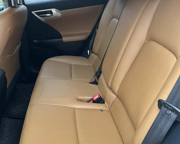 Белый Лексус СТ, объемом двигателя 1.8 л и пробегом 220 тыс. км за 11000 $, фото 10 на Automoto.ua