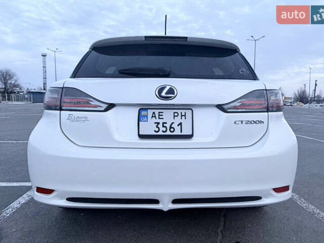 Белый Лексус СТ, объемом двигателя 1.8 л и пробегом 290 тыс. км за 11199 $, фото 4 на Automoto.ua