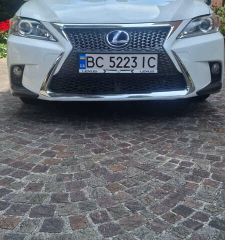 Белый Лексус СТ, объемом двигателя 1.8 л и пробегом 143 тыс. км за 12250 $, фото 1 на Automoto.ua