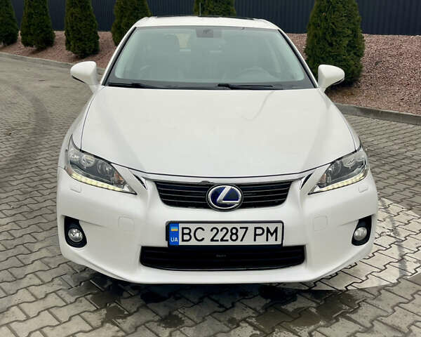 Білий Лексус СТ, об'ємом двигуна 1.8 л та пробігом 285 тис. км за 10950 $, фото 6 на Automoto.ua