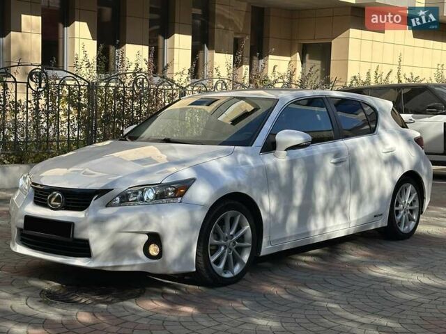 Лексус СТ 2013 в Одессе на Automoto.ua Белый Лексус СТ, объемом двигателя 1.8 л и пробегом 92 тыс. км за 15500 $, фото 3 на Automoto.ua