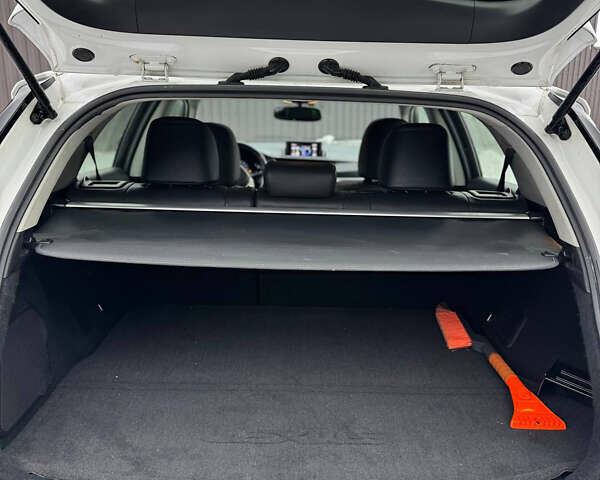 Белый Лексус СТ, объемом двигателя 1.8 л и пробегом 270 тыс. км за 10900 $, фото 7 на Automoto.ua