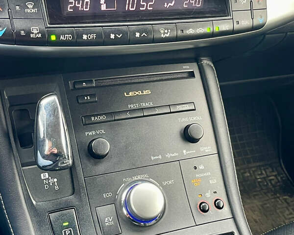 Білий Лексус СТ, об'ємом двигуна 1.8 л та пробігом 285 тис. км за 10950 $, фото 18 на Automoto.ua