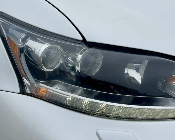 Білий Лексус СТ, об'ємом двигуна 1.8 л та пробігом 285 тис. км за 10950 $, фото 4 на Automoto.ua