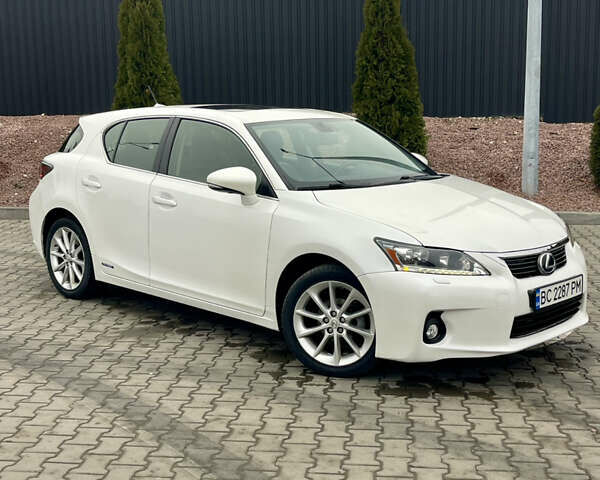 Белый Лексус СТ, объемом двигателя 1.8 л и пробегом 285 тыс. км за 11950 $, фото 1 на Automoto.ua