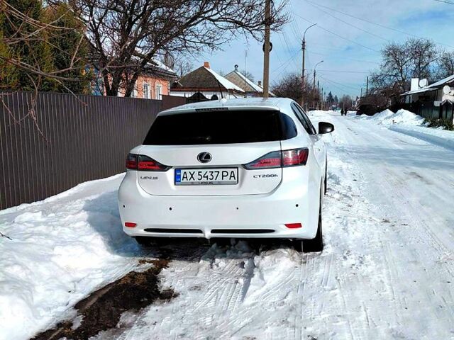 Белый Лексус СТ, объемом двигателя 1.8 л и пробегом 170 тыс. км за 14441 $, фото 2 на Automoto.ua