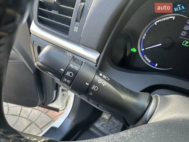 Лексус СТ 2013 в Одессе на Automoto.ua Белый Лексус СТ, объемом двигателя 1.8 л и пробегом 92 тыс. км за 15500 $, фото 27 на Automoto.ua