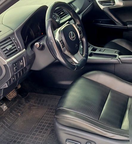 Белый Лексус СТ, объемом двигателя 1.8 л и пробегом 17000 тыс. км за 14441 $, фото 6 на Automoto.ua