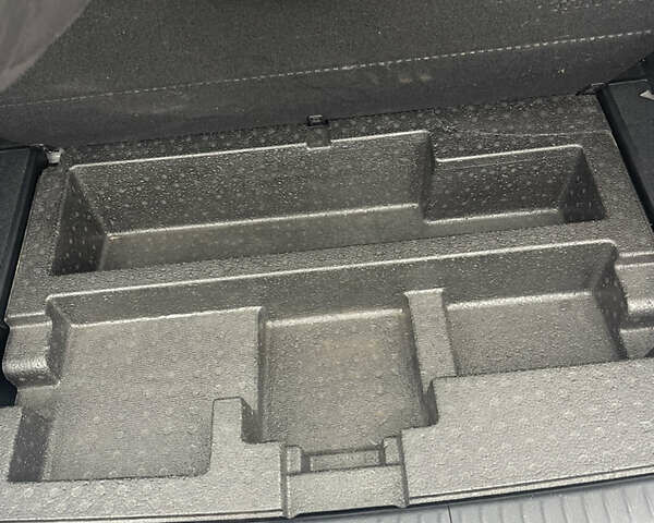 Белый Лексус СТ, объемом двигателя 1.8 л и пробегом 285 тыс. км за 11950 $, фото 14 на Automoto.ua