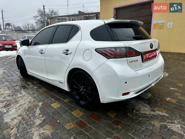 Белый Лексус СТ, объемом двигателя 1.8 л и пробегом 302 тыс. км за 13200 $, фото 5 на Automoto.ua