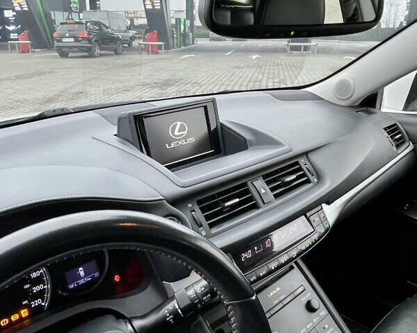 Білий Лексус СТ, об'ємом двигуна 1.8 л та пробігом 285 тис. км за 10950 $, фото 11 на Automoto.ua