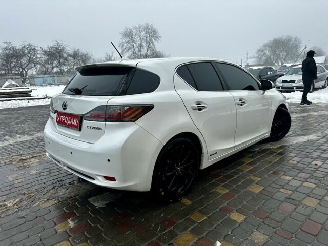 Белый Лексус СТ, объемом двигателя 1.8 л и пробегом 302 тыс. км за 13200 $, фото 4 на Automoto.ua