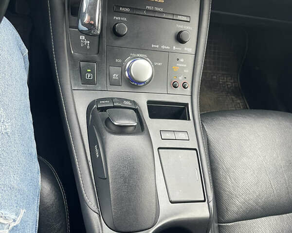 Белый Лексус СТ, объемом двигателя 1.8 л и пробегом 285 тыс. км за 11950 $, фото 19 на Automoto.ua