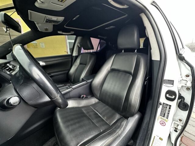 Белый Лексус СТ, объемом двигателя 1.8 л и пробегом 302 тыс. км за 13200 $, фото 7 на Automoto.ua