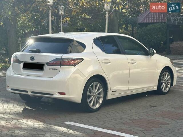 Лексус СТ 2013 в Одессе на Automoto.ua Белый Лексус СТ, объемом двигателя 1.8 л и пробегом 92 тыс. км за 15500 $, фото 12 на Automoto.ua