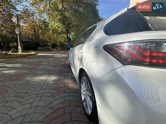 Лексус СТ 2013 в Одессе на Automoto.ua Белый Лексус СТ, объемом двигателя 1.8 л и пробегом 92 тыс. км за 15500 $, фото 14 на Automoto.ua