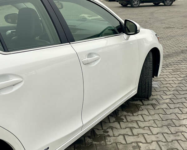 Білий Лексус СТ, об'ємом двигуна 1.8 л та пробігом 285 тис. км за 10950 $, фото 9 на Automoto.ua