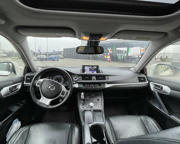 Білий Лексус СТ, об'ємом двигуна 1.8 л та пробігом 285 тис. км за 10950 $, фото 20 на Automoto.ua