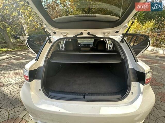 Лексус СТ 2013 в Одессе на Automoto.ua Белый Лексус СТ, объемом двигателя 1.8 л и пробегом 92 тыс. км за 15500 $, фото 46 на Automoto.ua