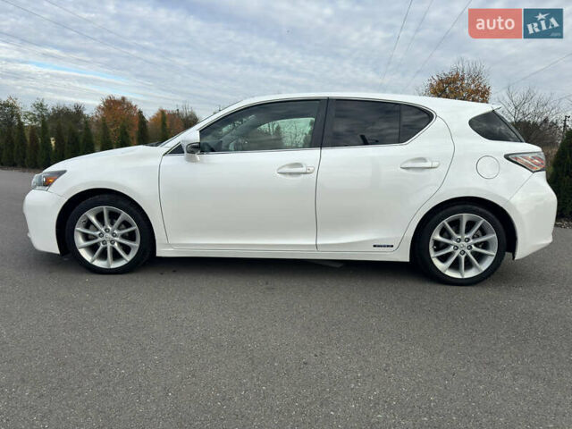 Лексус СТ 2013 в Киеве на Automoto.ua Белый Лексус СТ, объемом двигателя 1.8 л и пробегом 91 тыс. км за 13200 $, фото 18 на Automoto.ua