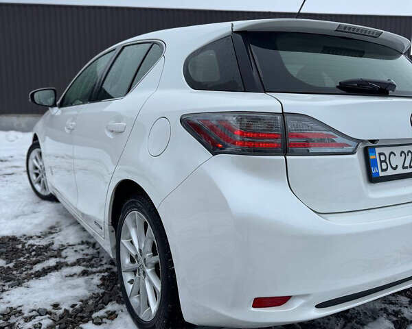 Белый Лексус СТ, объемом двигателя 1.8 л и пробегом 270 тыс. км за 10900 $, фото 14 на Automoto.ua