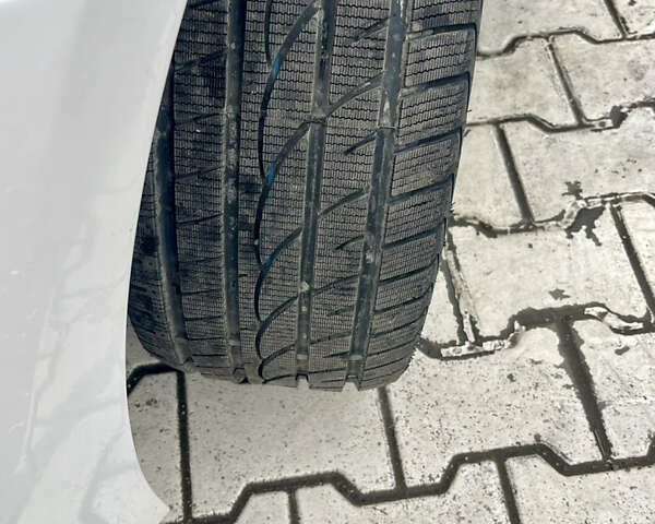 Белый Лексус СТ, объемом двигателя 1.8 л и пробегом 285 тыс. км за 11950 $, фото 8 на Automoto.ua