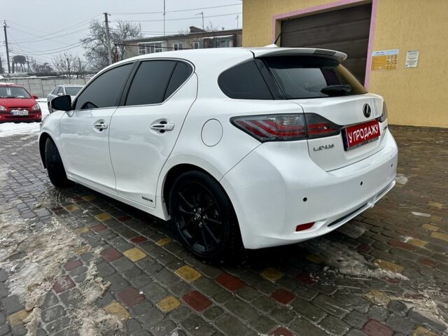 Белый Лексус СТ, объемом двигателя 1.8 л и пробегом 302 тыс. км за 13200 $, фото 2 на Automoto.ua