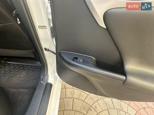 Лексус СТ 2013 в Одессе на Automoto.ua Белый Лексус СТ, объемом двигателя 1.8 л и пробегом 92 тыс. км за 15500 $, фото 41 на Automoto.ua