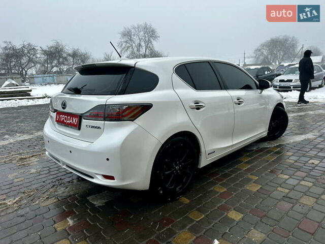 Белый Лексус СТ, объемом двигателя 1.8 л и пробегом 302 тыс. км за 13200 $, фото 3 на Automoto.ua