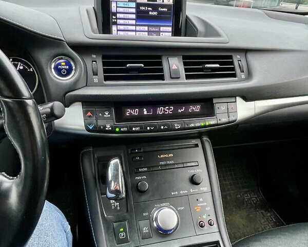 Білий Лексус СТ, об'ємом двигуна 1.8 л та пробігом 285 тис. км за 10950 $, фото 17 на Automoto.ua