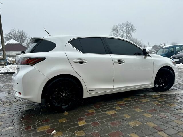 Белый Лексус СТ, объемом двигателя 1.8 л и пробегом 302 тыс. км за 13200 $, фото 1 на Automoto.ua