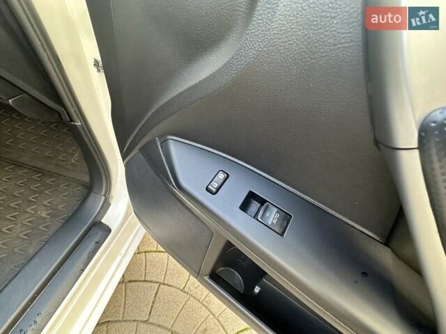 Лексус СТ 2013 в Одессе на Automoto.ua Белый Лексус СТ, объемом двигателя 1.8 л и пробегом 92 тыс. км за 15500 $, фото 37 на Automoto.ua