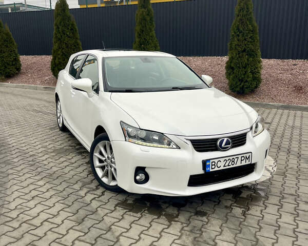 Білий Лексус СТ, об'ємом двигуна 1.8 л та пробігом 285 тис. км за 10950 $, фото 1 на Automoto.ua