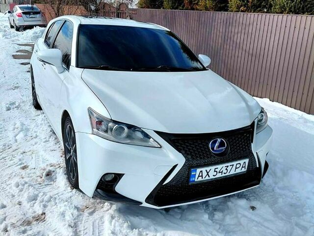 Белый Лексус СТ, объемом двигателя 1.8 л и пробегом 17000 тыс. км за 14441 $, фото 4 на Automoto.ua