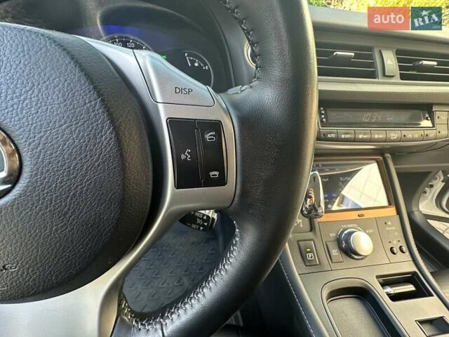 Лексус СТ 2013 в Одессе на Automoto.ua Белый Лексус СТ, объемом двигателя 1.8 л и пробегом 92 тыс. км за 15500 $, фото 31 на Automoto.ua