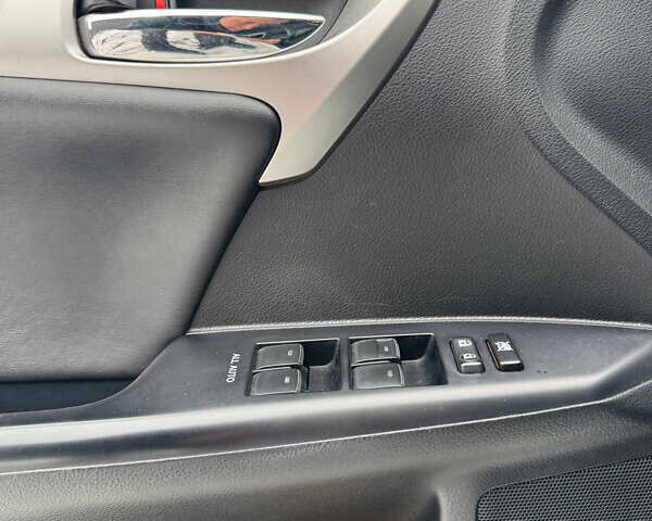 Белый Лексус СТ, объемом двигателя 1.8 л и пробегом 270 тыс. км за 10900 $, фото 12 на Automoto.ua