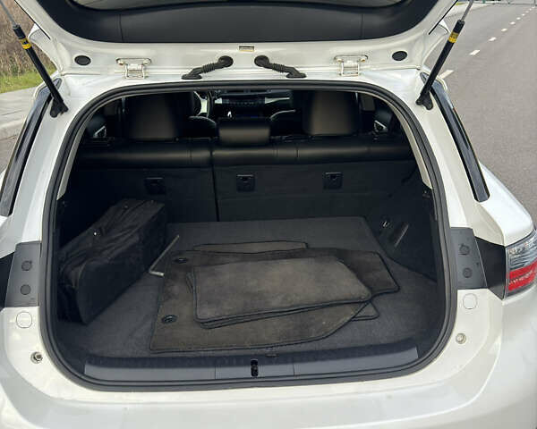 Лексус СТ 2013 в Киеве на Automoto.ua Белый Лексус СТ, объемом двигателя 1.8 л и пробегом 91 тыс. км за 13200 $, фото 14 на Automoto.ua