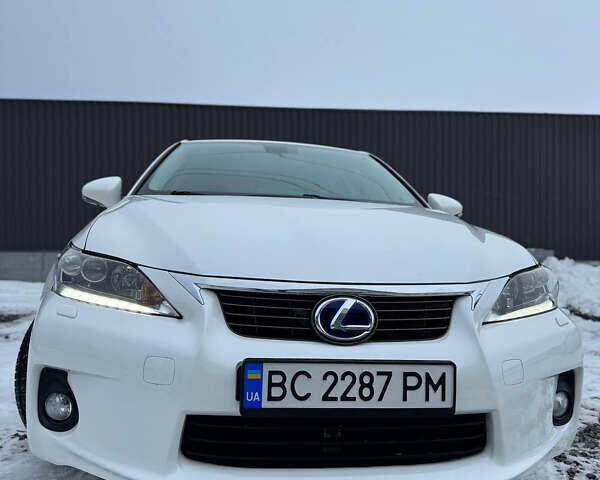 Белый Лексус СТ, объемом двигателя 1.8 л и пробегом 270 тыс. км за 10900 $, фото 8 на Automoto.ua