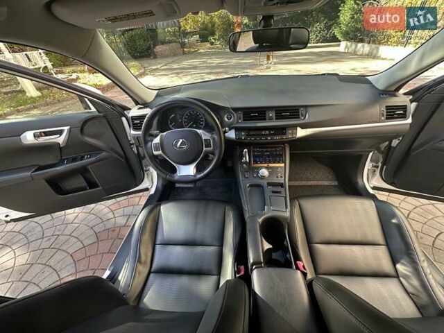 Лексус СТ 2013 в Одессе на Automoto.ua Белый Лексус СТ, объемом двигателя 1.8 л и пробегом 92 тыс. км за 15500 $, фото 39 на Automoto.ua