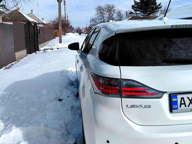 Белый Лексус СТ, объемом двигателя 1.8 л и пробегом 17000 тыс. км за 14441 $, фото 3 на Automoto.ua