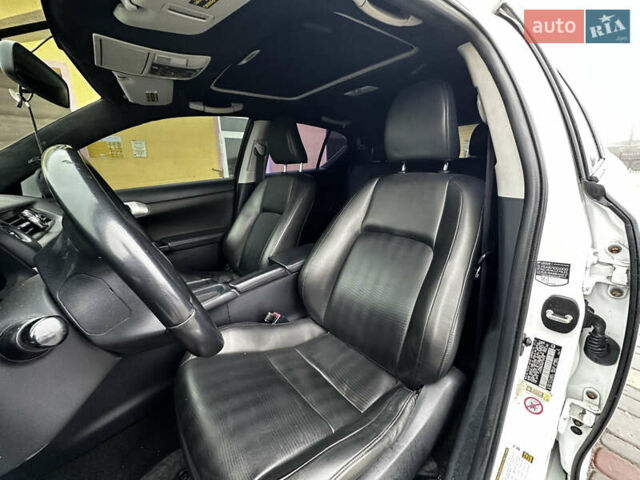 Белый Лексус СТ, объемом двигателя 1.8 л и пробегом 302 тыс. км за 13200 $, фото 8 на Automoto.ua