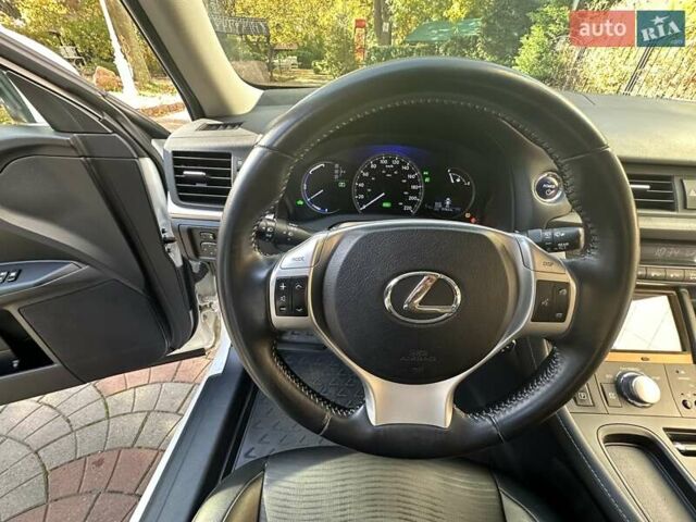 Лексус СТ 2013 в Одессе на Automoto.ua Белый Лексус СТ, объемом двигателя 1.8 л и пробегом 92 тыс. км за 15500 $, фото 25 на Automoto.ua