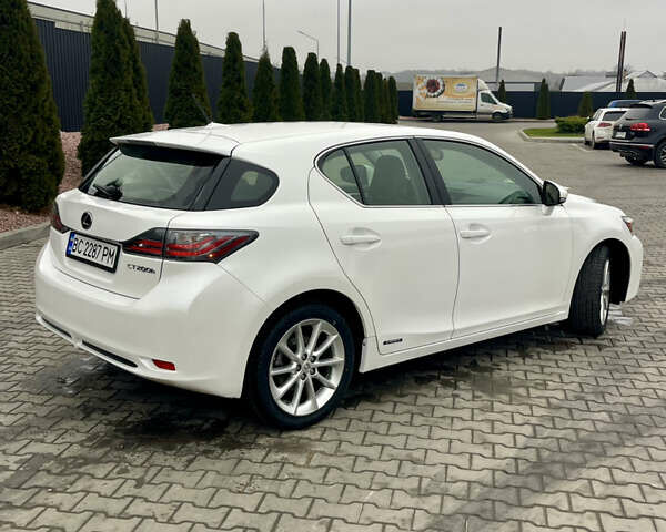 Белый Лексус СТ, объемом двигателя 1.8 л и пробегом 285 тыс. км за 11950 $, фото 3 на Automoto.ua