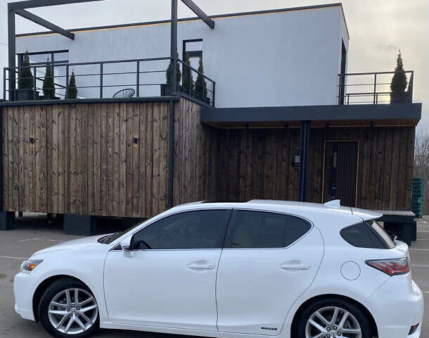 Белый Лексус СТ, объемом двигателя 1.8 л и пробегом 165 тыс. км за 15299 $, фото 3 на Automoto.ua