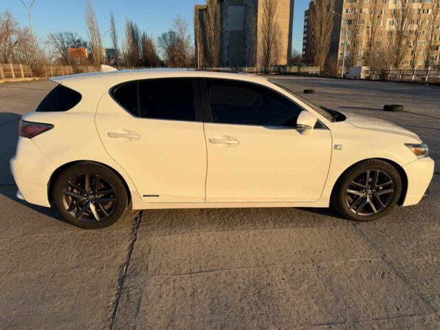 Белый Лексус СТ, объемом двигателя 1.8 л и пробегом 229 тыс. км за 14000 $, фото 6 на Automoto.ua