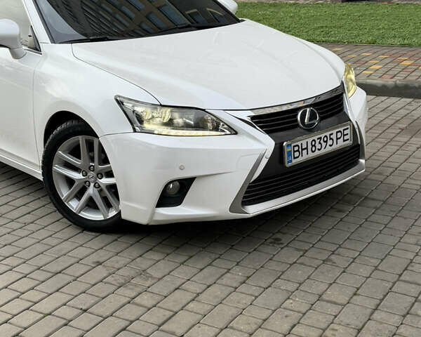 Белый Лексус СТ, объемом двигателя 1.8 л и пробегом 90 тыс. км за 14900 $, фото 2 на Automoto.ua