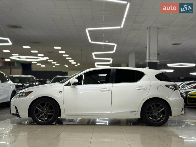 Білий Лексус СТ, об'ємом двигуна 1.8 л та пробігом 211 тис. км за 15699 $, фото 7 на Automoto.ua