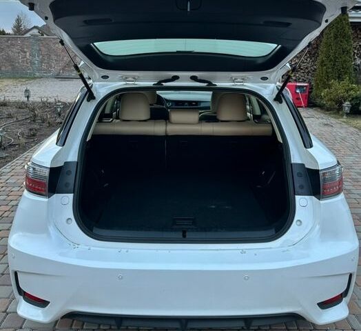 Білий Лексус СТ, об'ємом двигуна 1.8 л та пробігом 176 тис. км за 14500 $, фото 4 на Automoto.ua