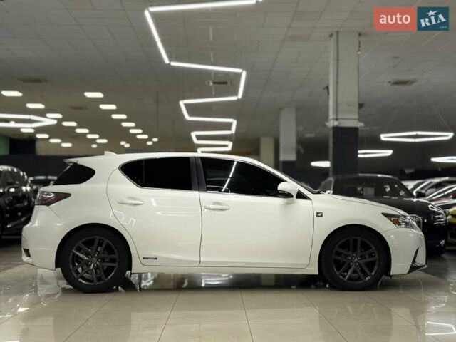 Білий Лексус СТ, об'ємом двигуна 1.8 л та пробігом 211 тис. км за 15699 $, фото 3 на Automoto.ua